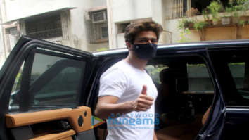 Photos: Vicky Kaushal spotted at Santacruz