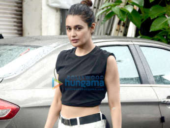 Photos: Yuvika Chaudhary snapped in Andheri Photos: Yuvika Chaudhary snapped in Andheri