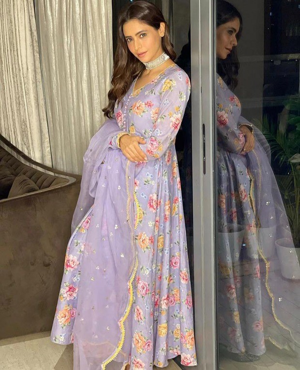 Aamna Sharif glows in lilac anarkali worth Rs. 11,400 on Eid 2021