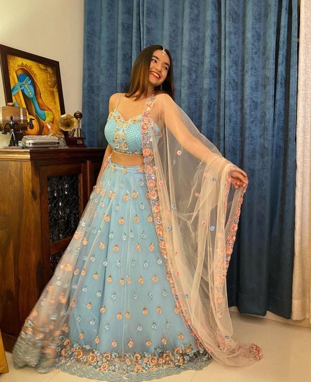 Anushka Sen looks stunning in ice blue lehenga for the wedding reception of Rahul Vaidya and Disha Parmar