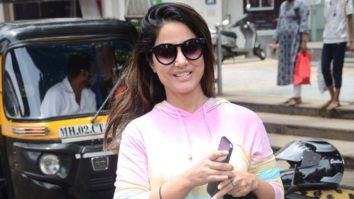 Hina Khan spotted at crystal point mall in Andheri