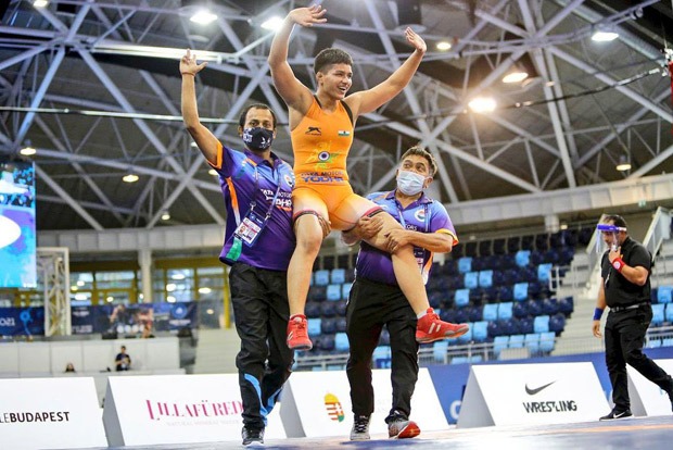 Kareena Kapoor Khan, Sara Ali Khan, Abhishek Bachchan, Anil Kapoor and others congratulate Priya Malik on winning gold medal at World Cadet Championship