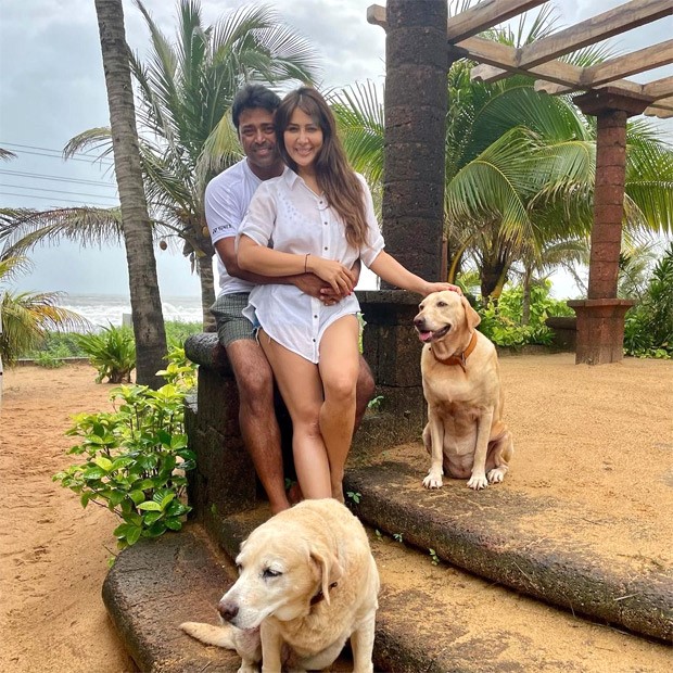 Kim Sharma and Leander Paes spark dating rumours as they get cosy during Goa vacation Kim Sharma and Leander Paes spark dating rumours as they get cosy during Goa vacation