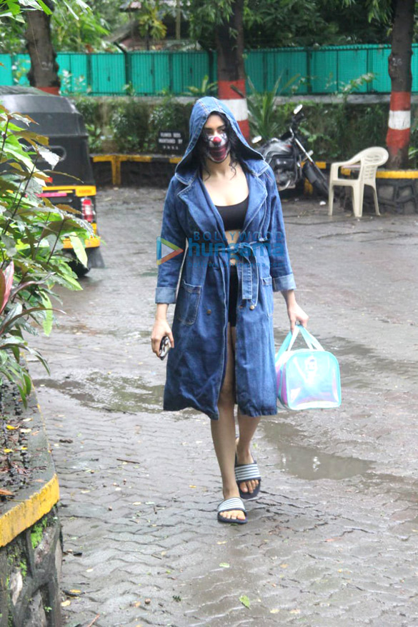 photos adah sharma spotted in bandra 4 4