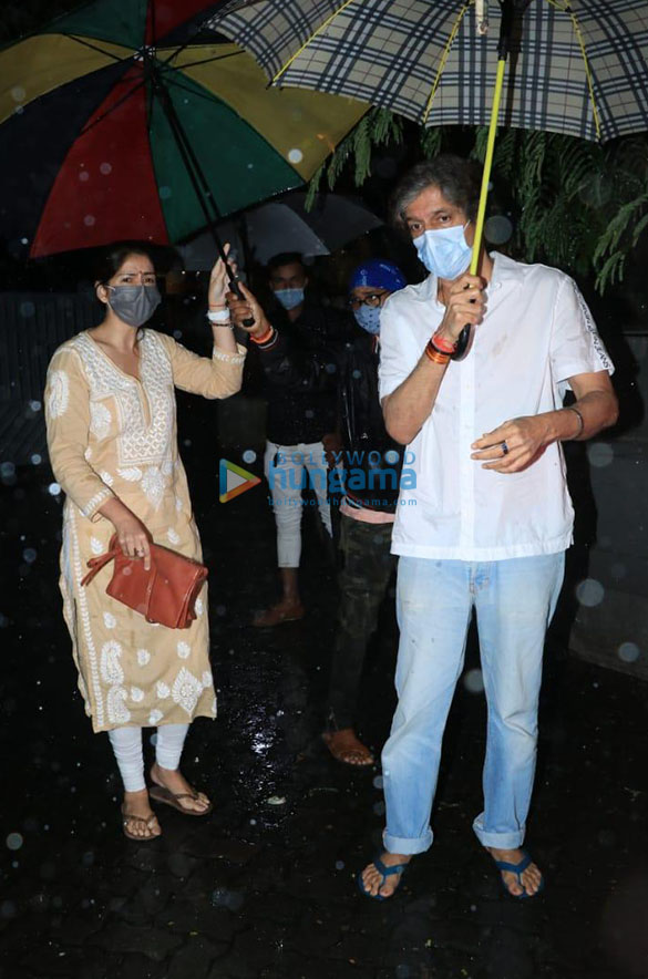 photos ananya panday chunky pandey and bhavana pandey at prayer meet for chunky pandeys mother 1