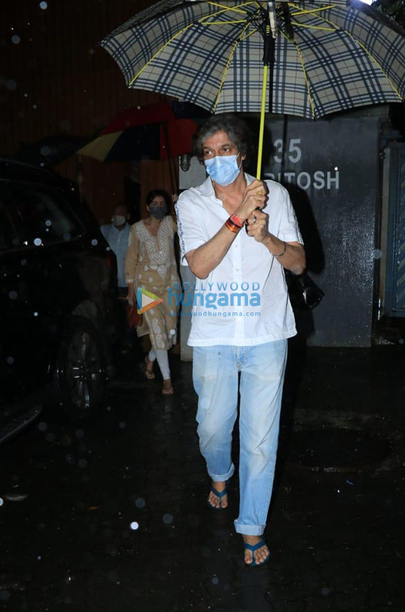 photos ananya panday chunky pandey and bhavana pandey at prayer meet for chunky pandeys mother 2