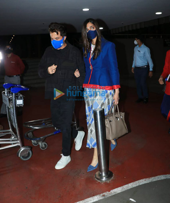 Photos: Anil Kapoor and Sonam Kapoor Ahuja snapped at the airport