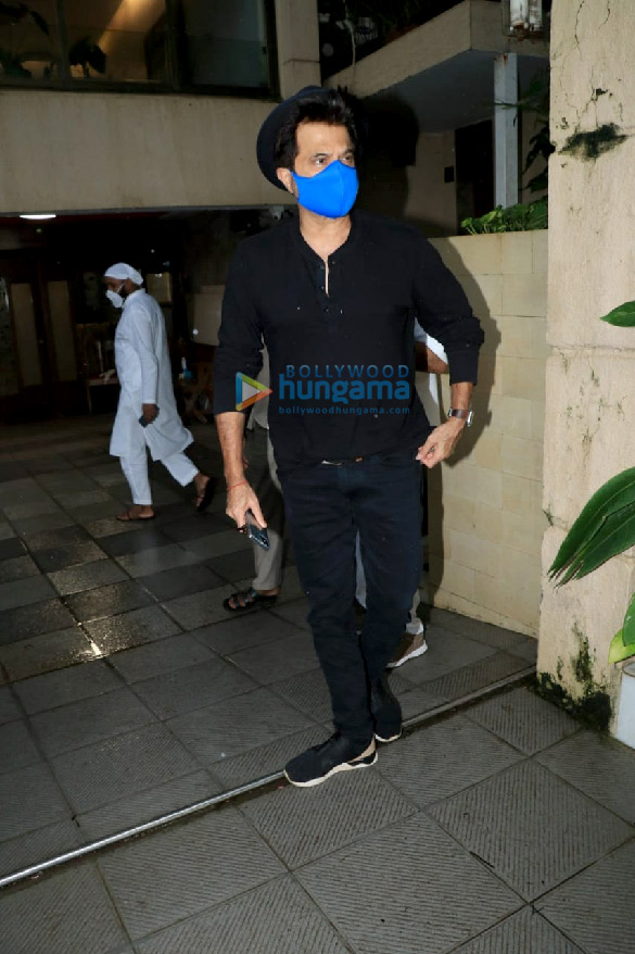 photos anil kapoor snapped at a clinic in bandra 6