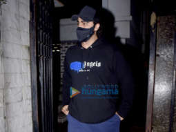 Photos: Arjun Kapoor snapped at a clinic in Juhu