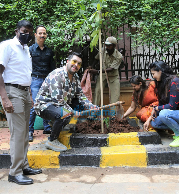 photos bappa b lahiri dr mickey mehta and rupali suri join bmcs be a tree parent mega vriksha campaign 1