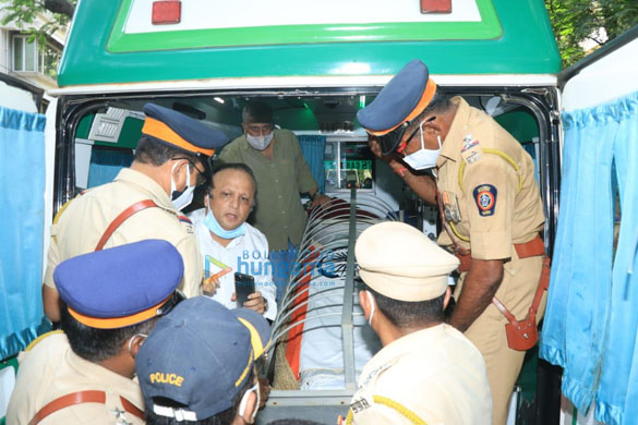 photos celebs snapped at last rites of dilip kumar 00033 1