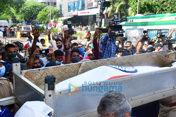 photos celebs snapped at last rites of dilip kumar 5