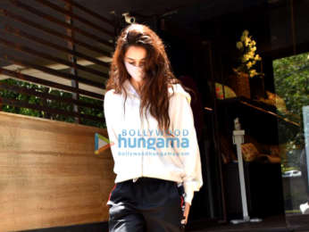 Photos: Disha Patani snapped at a store in Juhu