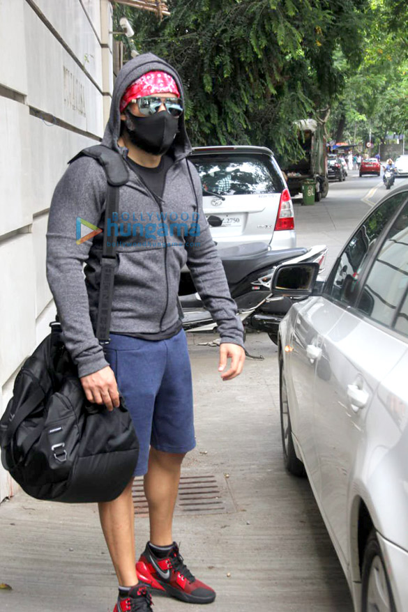 Photos: Emraan Hashmi spotted at the gym Photos: Emraan Hashmi spotted at the gym