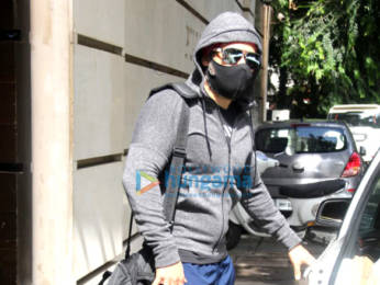 Photos: Emraan Hashmi spotted at the gym in Bandra