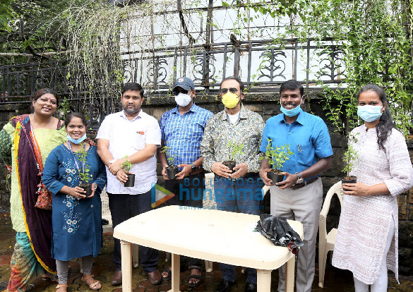 photos gulshan grover snapped with vishvas mote dr anusha srinivasan iyer vedant gill at bmcs be a tree parent mega vriksha campaign 2