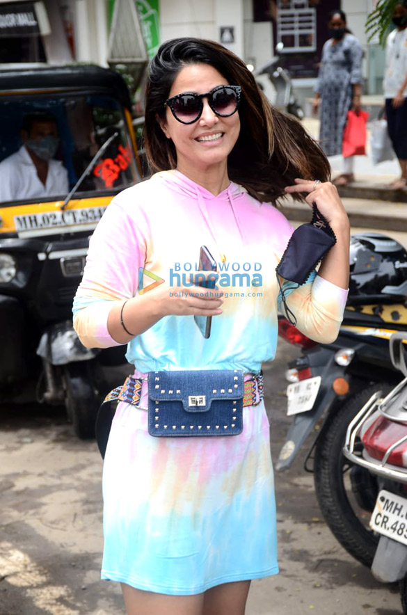 photos hina khan spotted at crystal point mall in andheri 4