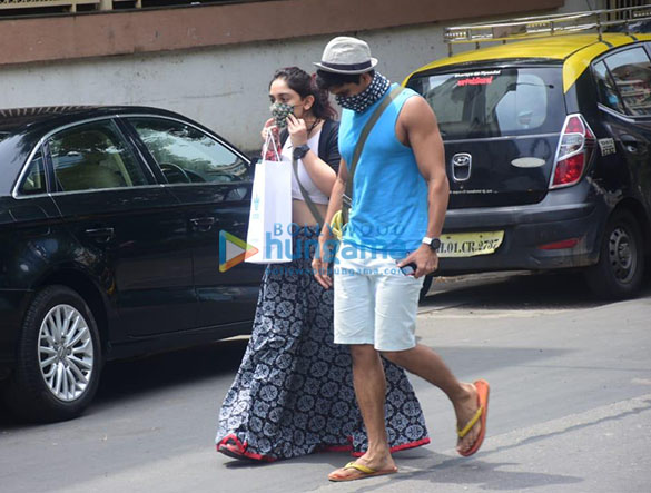 photos ira khan spotted in bandra with a friend 2