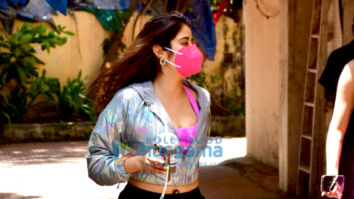 Photos: Janhvi Kapoor and sister Khushi Kapoor snapped outside the Pilates gym in Santacruz