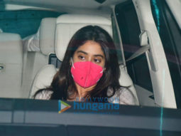 Photos: Janhvi Kapoor spotted at a clinic