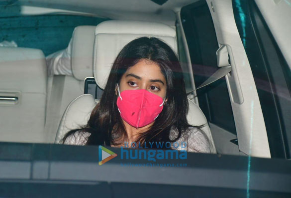 photos janhvi kapoor spotted at a clinic 2 3