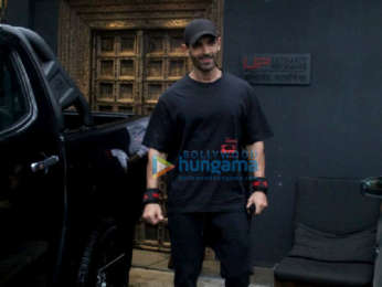 Photos: John Abraham and Genelia D'Souza spotted at the gym