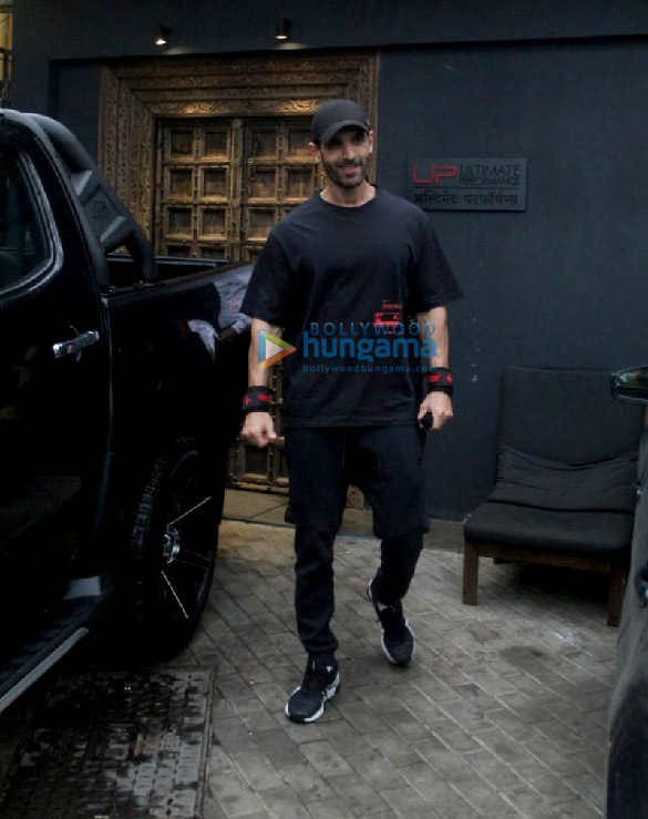photos john abraham and genelia dsouza spotted at the gym 1