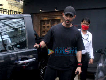Photos: John Abraham and Genelia D'Souza spotted at the gym