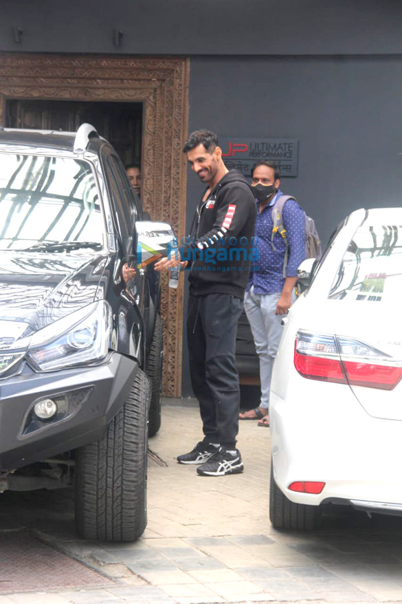 photos john abraham spotted at the gym 2