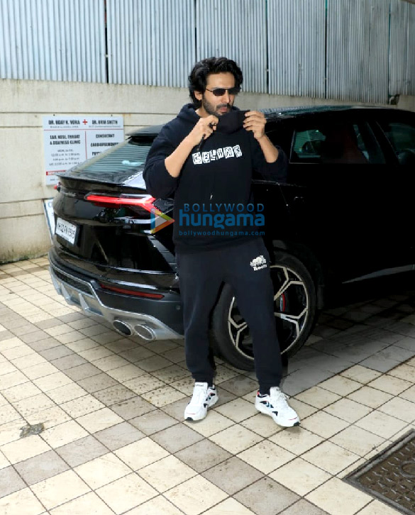 photos kartik aaryan snapped at rohit dhawans office in juhu 2 2