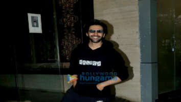 Photos: Kartik Aaryan snapped at Rohit Dhawan’s office in Juhu