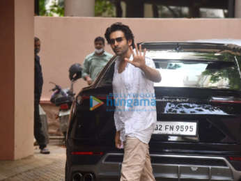 Photos: Kartik Aaryan snapped at Sanjay Leela Bhansali's office in Juhu