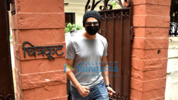 Photos: Kartik Aaryan snapped for look test in Juhu