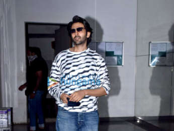 Photos: Kartik Aaryan snapped in Andheri