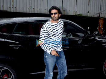 Photos: Kartik Aaryan snapped in Andheri