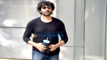 Photos: Kartik Aaryan snapped in Andheri