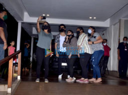 Photos: Kartik Aaryan snapped with his fans at his residence
