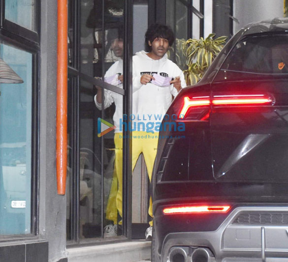 photos kartik aaryan spotted at maddock films office 2