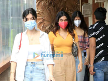 Photos: Khushi Kapoor, Shanaya Kapoor and Anjini Dhawan snapped at Bastian in Worli