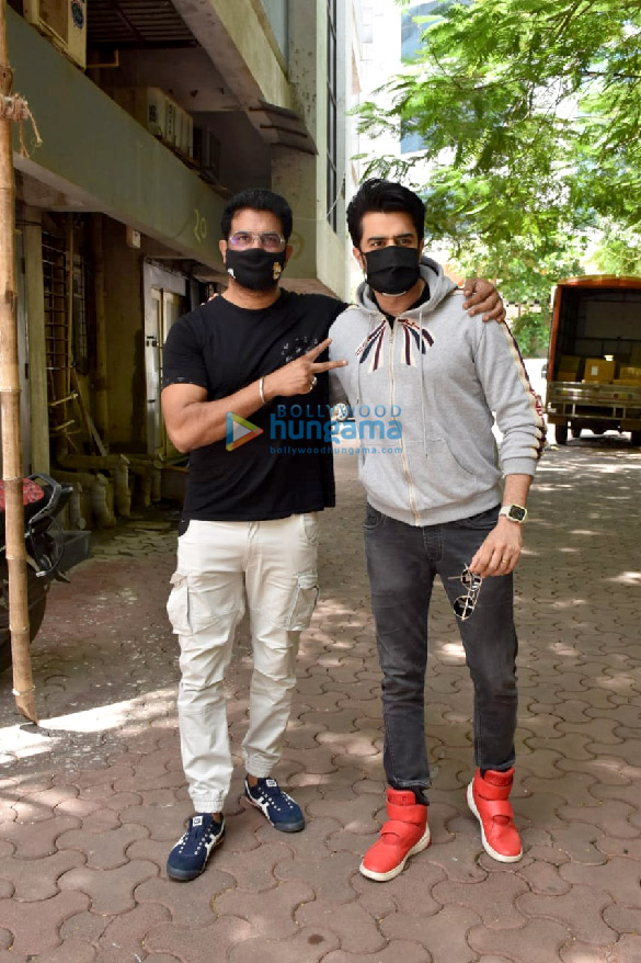 photos maniesh paul and sharad kelkar spotted in andheri 1