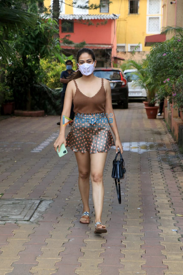 photos mira rajput snapped at diva yoga in bandra 4