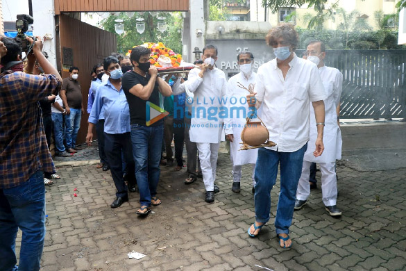 photos neelam kothari samir soni deanne pandey and others snapped at chunky pandeys mom snehlata pandeys home to pay their last respects 00 1