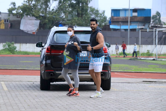 Photos: Neha Dhupia and Angad Bedi snapped in Bandra Photos: Neha Dhupia and Angad Bedi snapped in Bandra