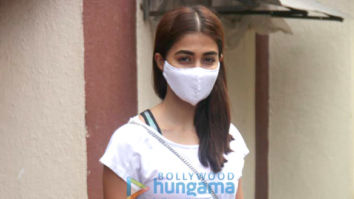 Photos: Pooja Hegde and Janhvi Kapoor snapped at the gym