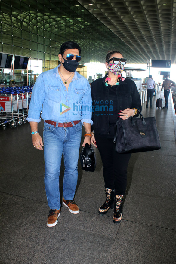 photos raai laxmi sonnalli seygall govinda with his wife snapped at the airport 3