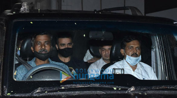 photos raj kundra spotted leaving his house in juhu 3