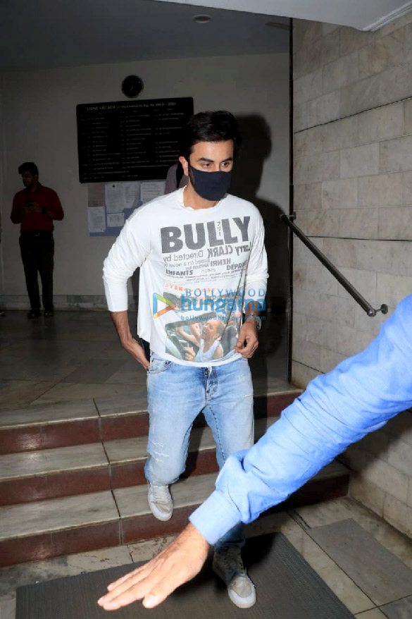 photos ranbir kapoor snapped at old dharma office in bandra 2