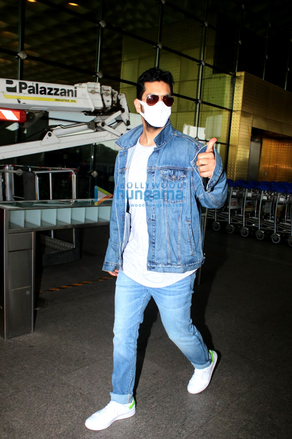 photos ranveer singh mouni roy and angad bedi snapped at the airport 3