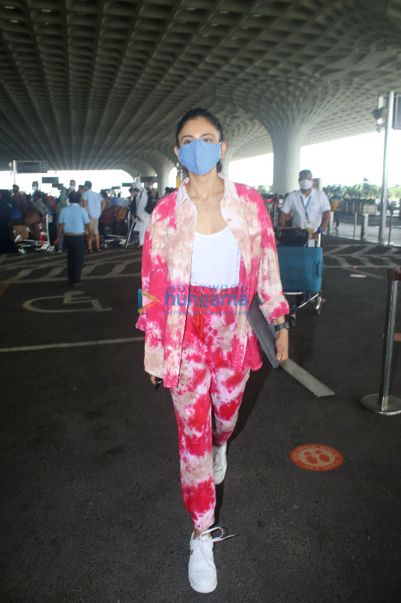 photos ranveer singh and rakul preet singh snapped at the airport 1
