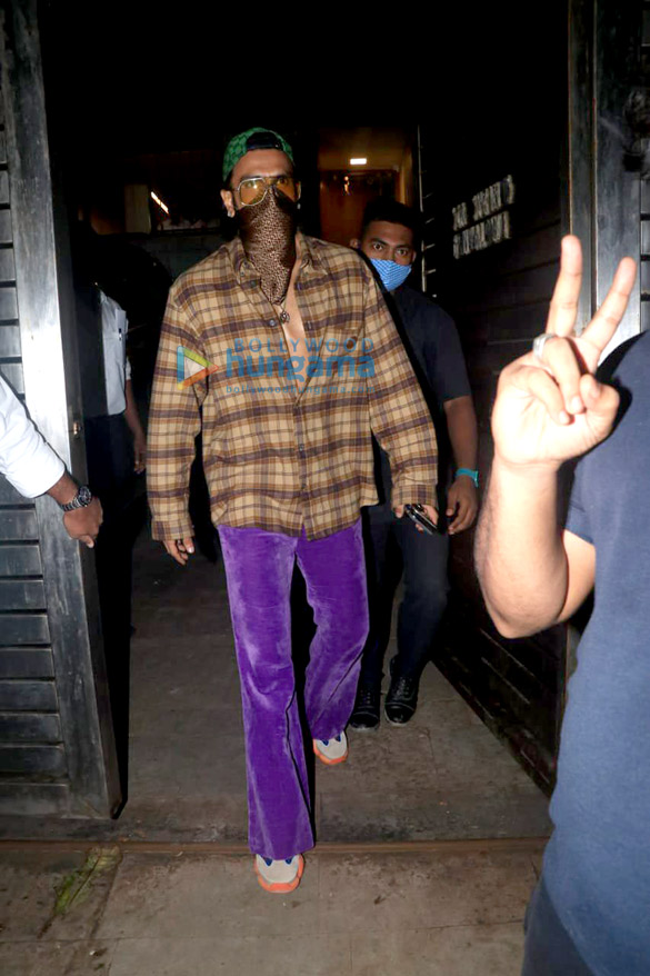 photos ranveer singh snapped at zoya akhtars house in bandra 2